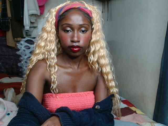 Boughie-birdy bongacams live cam model