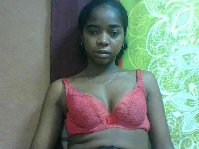 Luciah1 bongacams live cam model