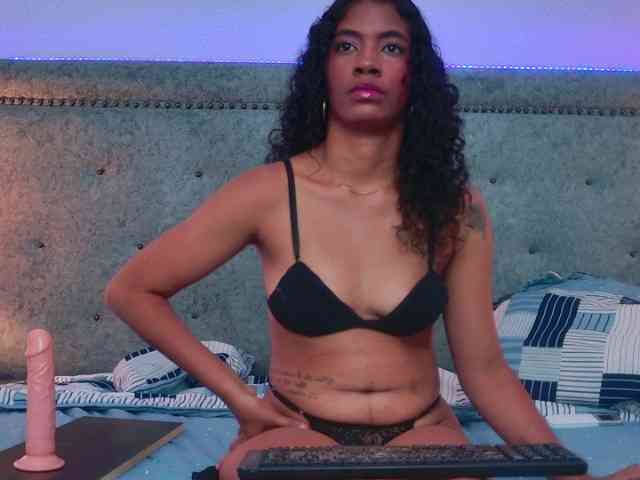 MilaBelle bongacams live cam model