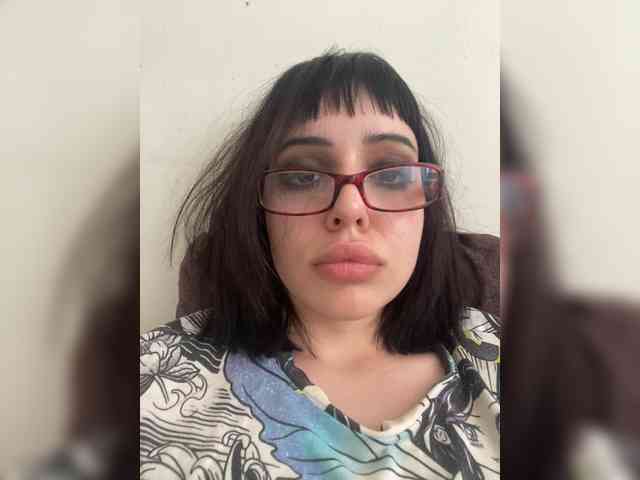 nyadere bongacams live cam model