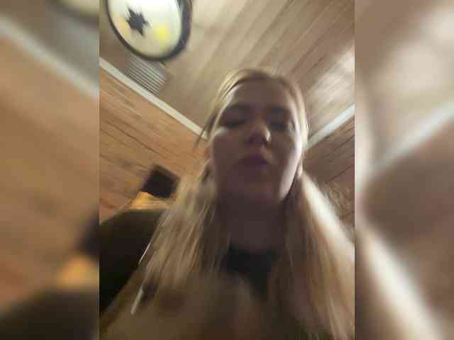 MiaDiva bongacams live cam model