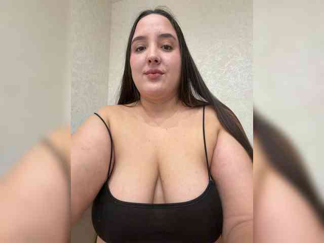Alisaay bongacams live cam model