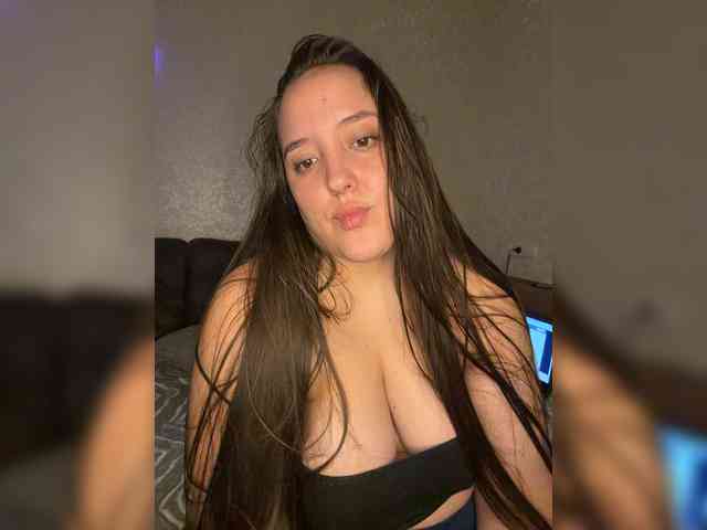 Alisaay bongacams live cam model