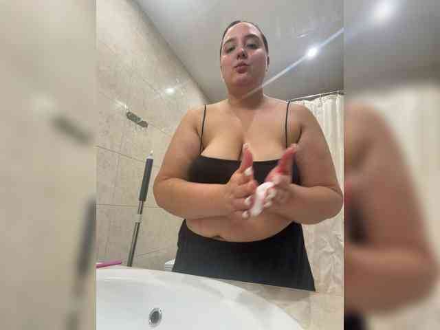Alisaay bongacams live cam model