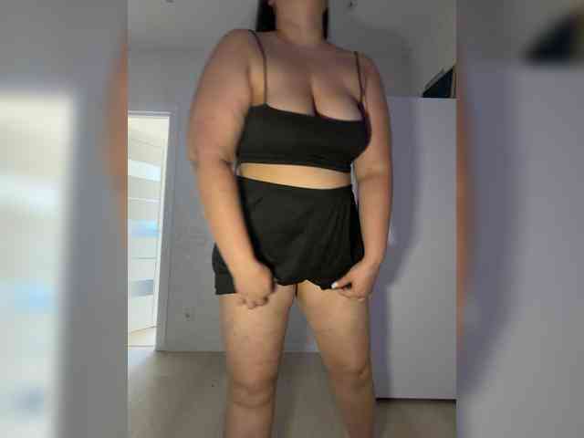 Alisaay bongacams live cam model