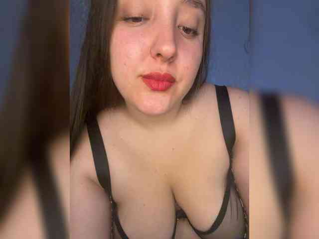 Alisaay bongacams live cam model