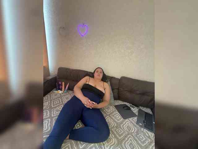 Alisaay bongacams live cam model
