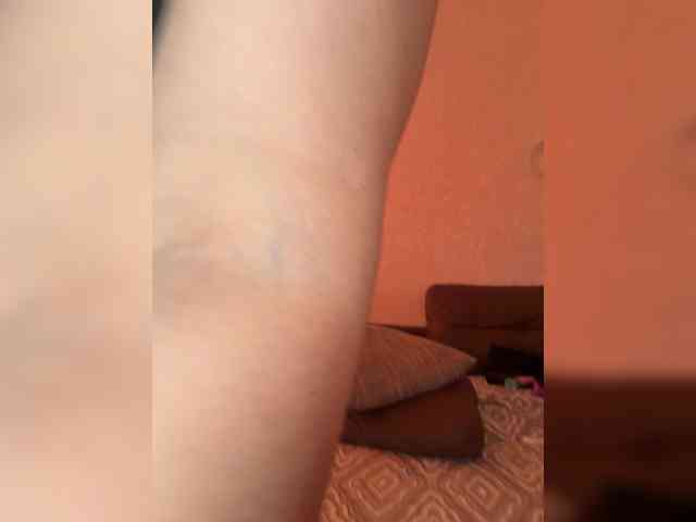 Alisaay bongacams live cam model