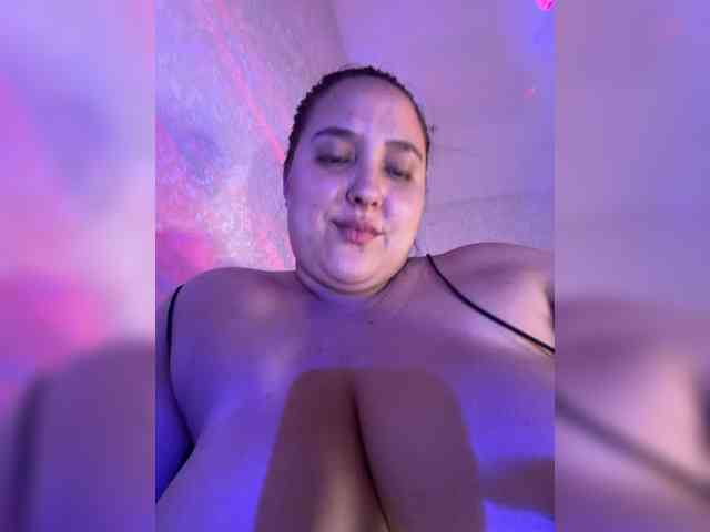 Alisaay bongacams live cam model