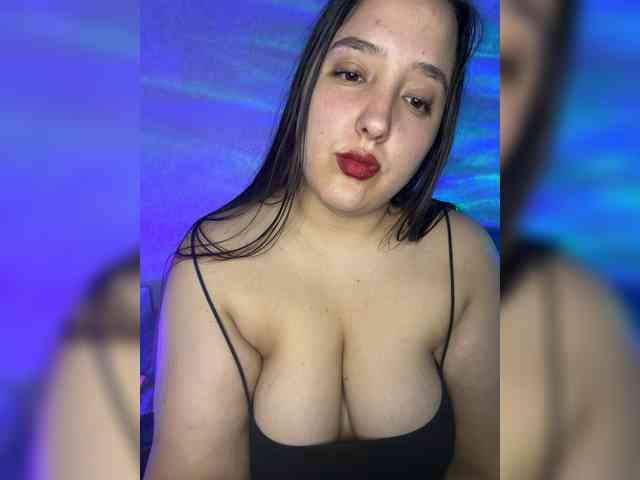 Alisaay bongacams live cam model