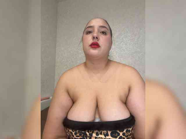 Alisaay bongacams live cam model