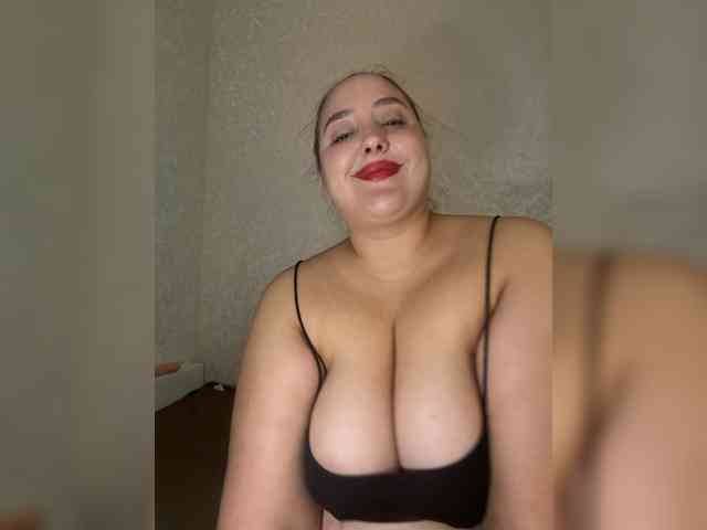 Alisaay bongacams live cam model