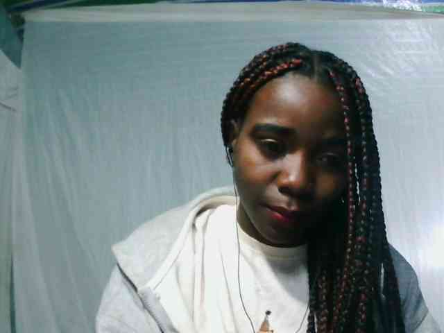 LandiQueen12 bongacams live cam model