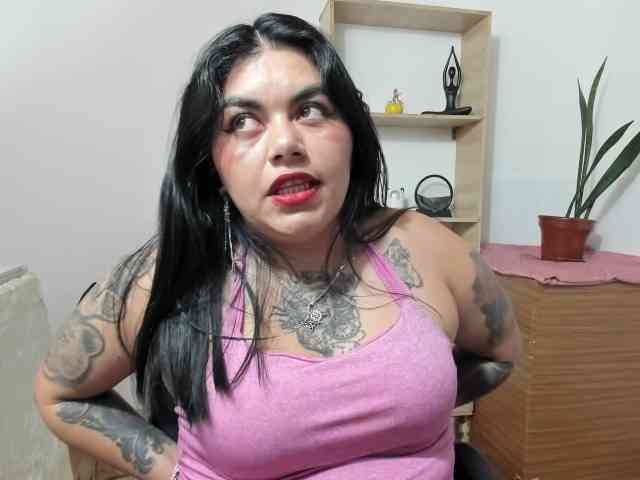 karlagreen bongacams live cam model
