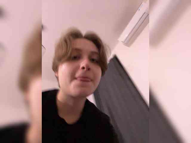 zefirrr666 bongacams live cam model