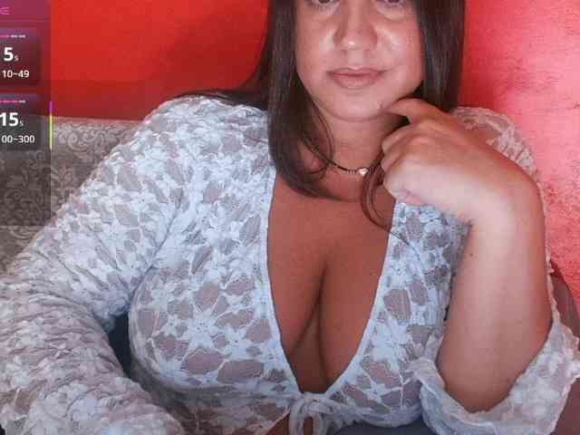 Naughtyh bongacams live cam model