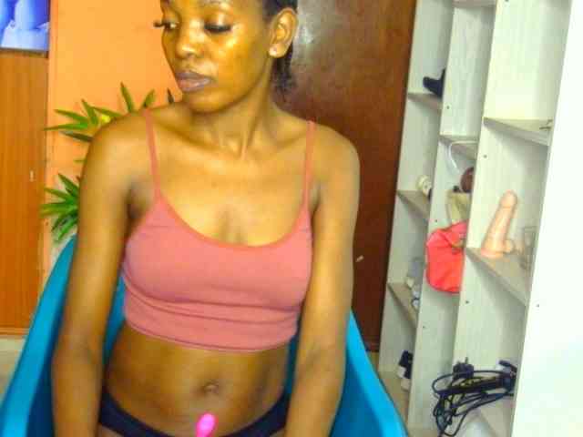 Gladwell bongacams live cam model