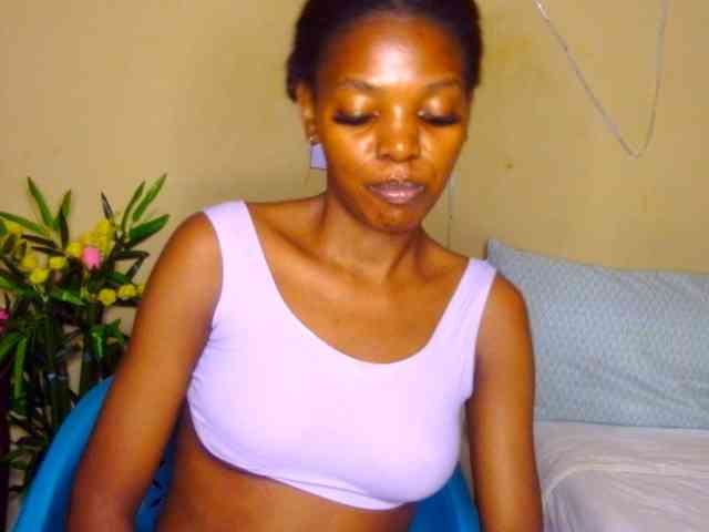 Gladwell bongacams live cam model