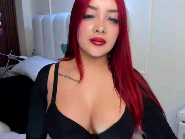 laurasweett bongacams live cam model