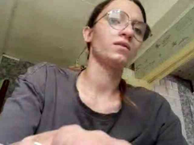 Evacrazys bongacams live cam model