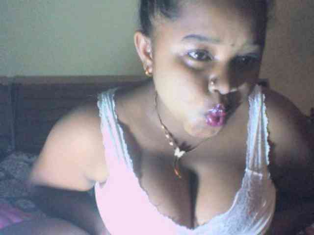 Djenni1 bongacams live cam model