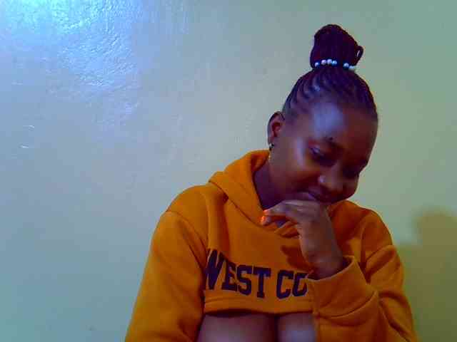 Molly-22 bongacams live cam model
