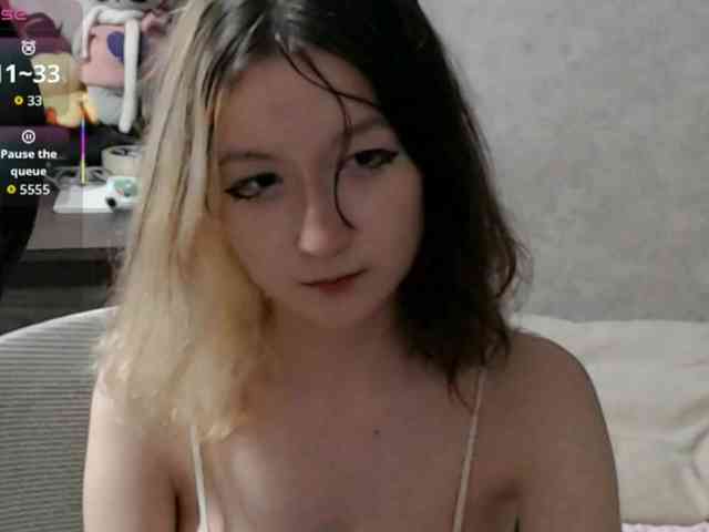 Lilfain-baby bongacams live cam model
