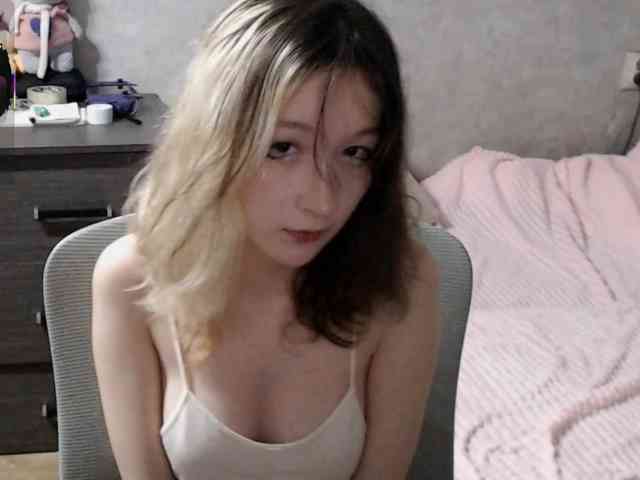 Lilfain-baby bongacams live cam model