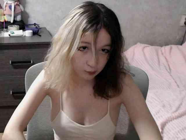 Lilfain-baby bongacams live cam model