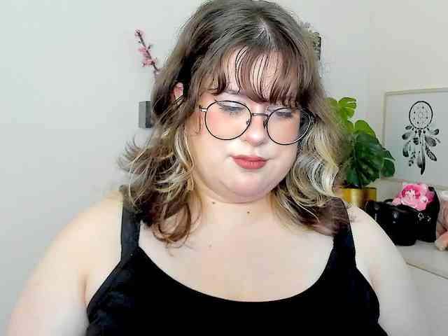 OpheliaLush bongacams live cam model