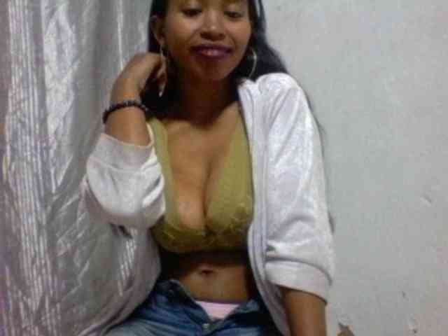 candy1a bongacams live cam model