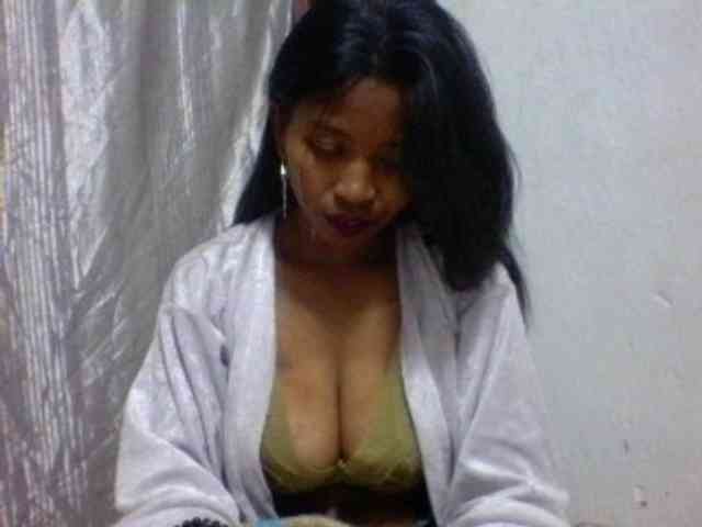 candy1a bongacams live cam model