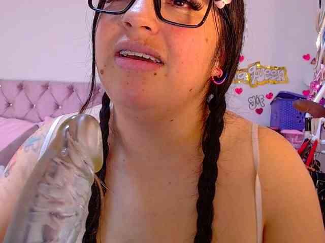 lanaqueen699 bongacams live cam model