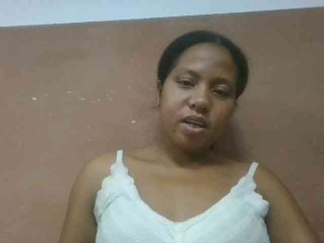 Tharcile bongacams live cam model
