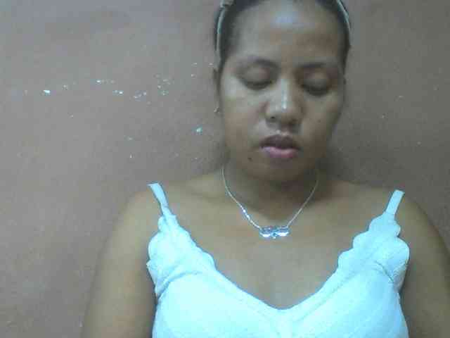Tharcile bongacams live cam model