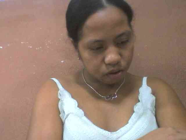 Tharcile bongacams live cam model