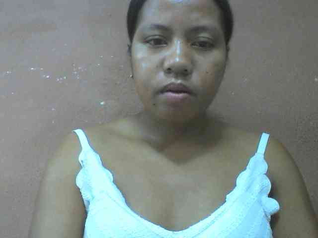 Tharcile bongacams live cam model