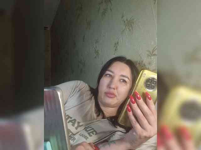 Hotmadamxl bongacams live cam model