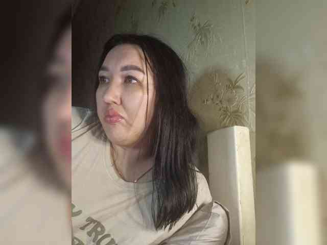 Hotmadamxl bongacams live cam model