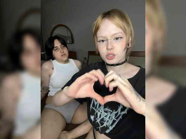 AliceAndMia bongacams live cam model