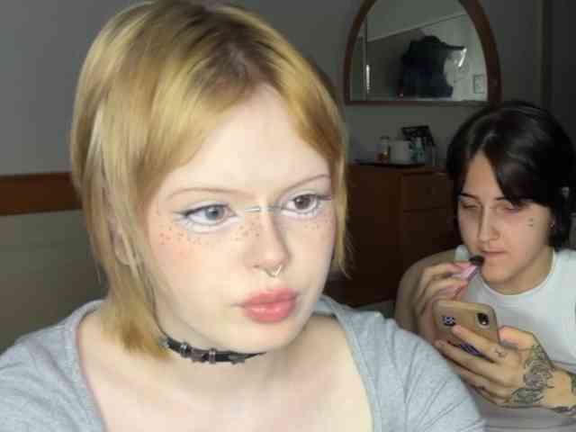 AliceAndMia bongacams live cam model