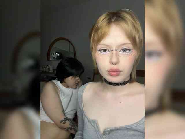 AliceAndMia bongacams live cam model