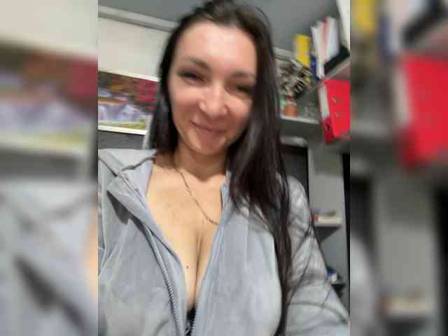 AdelaideLisa bongacams live cam model