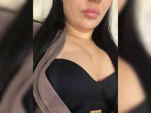 MillaMiss bongacams live cam model