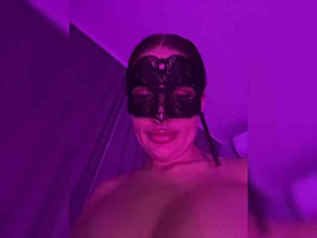 Zorrka bongacams live cam model