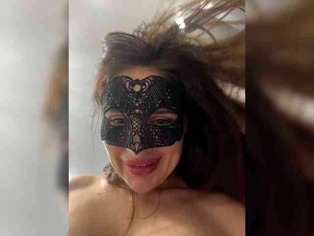 Zorrka bongacams live cam model