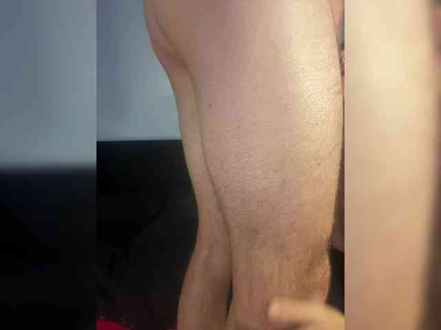 LittleMrHeroo22 bongacams live cam model