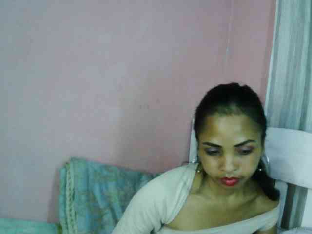 Ashlii bongacams live cam model