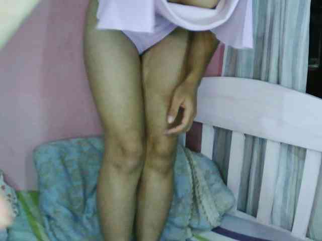 Ashlii bongacams live cam model