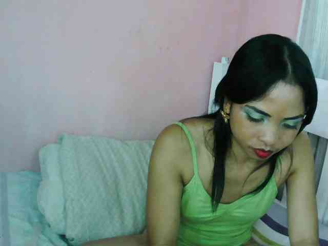 Ashlii bongacams live cam model